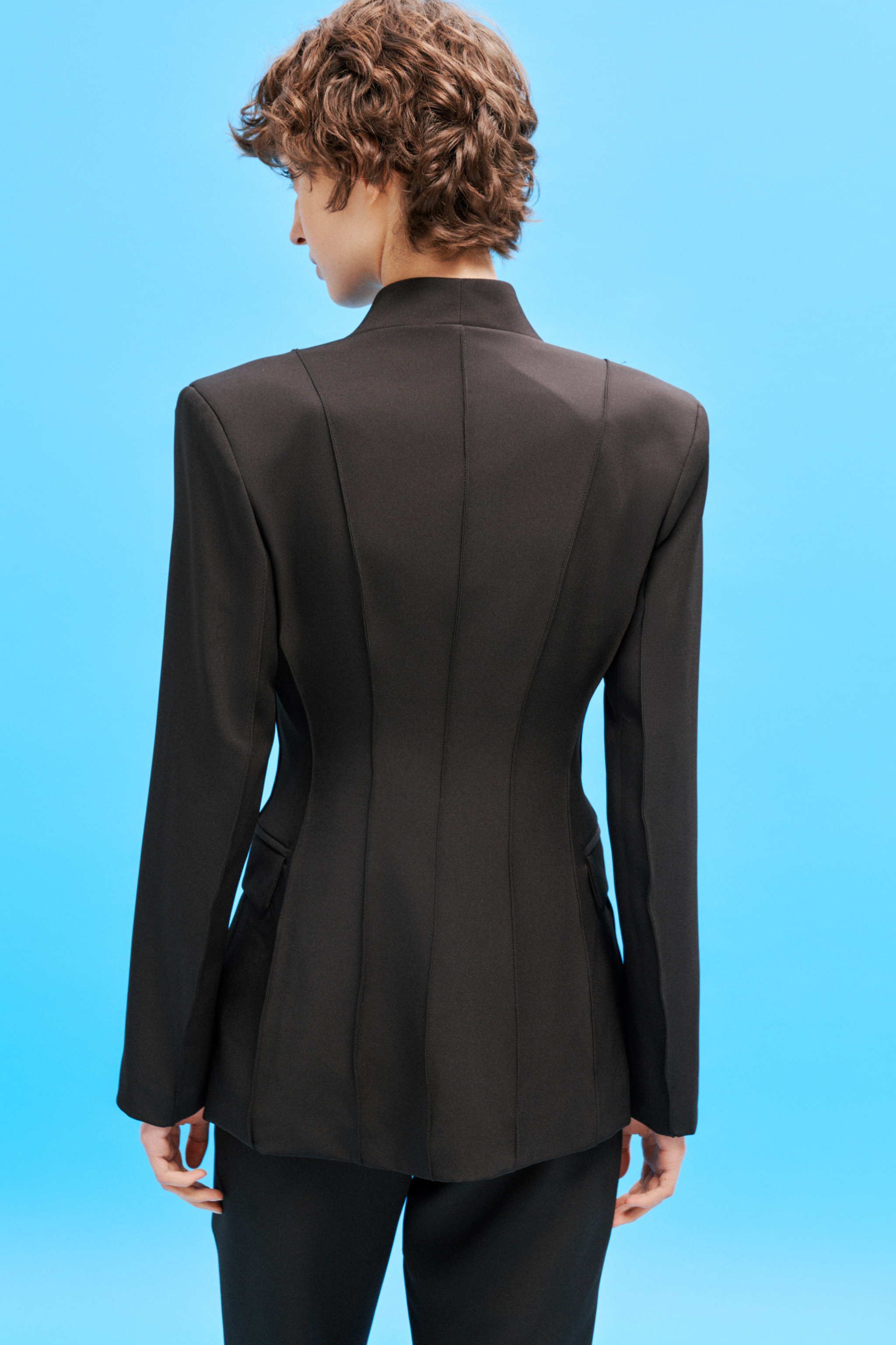 BLAZER WITH A WAIST FIT