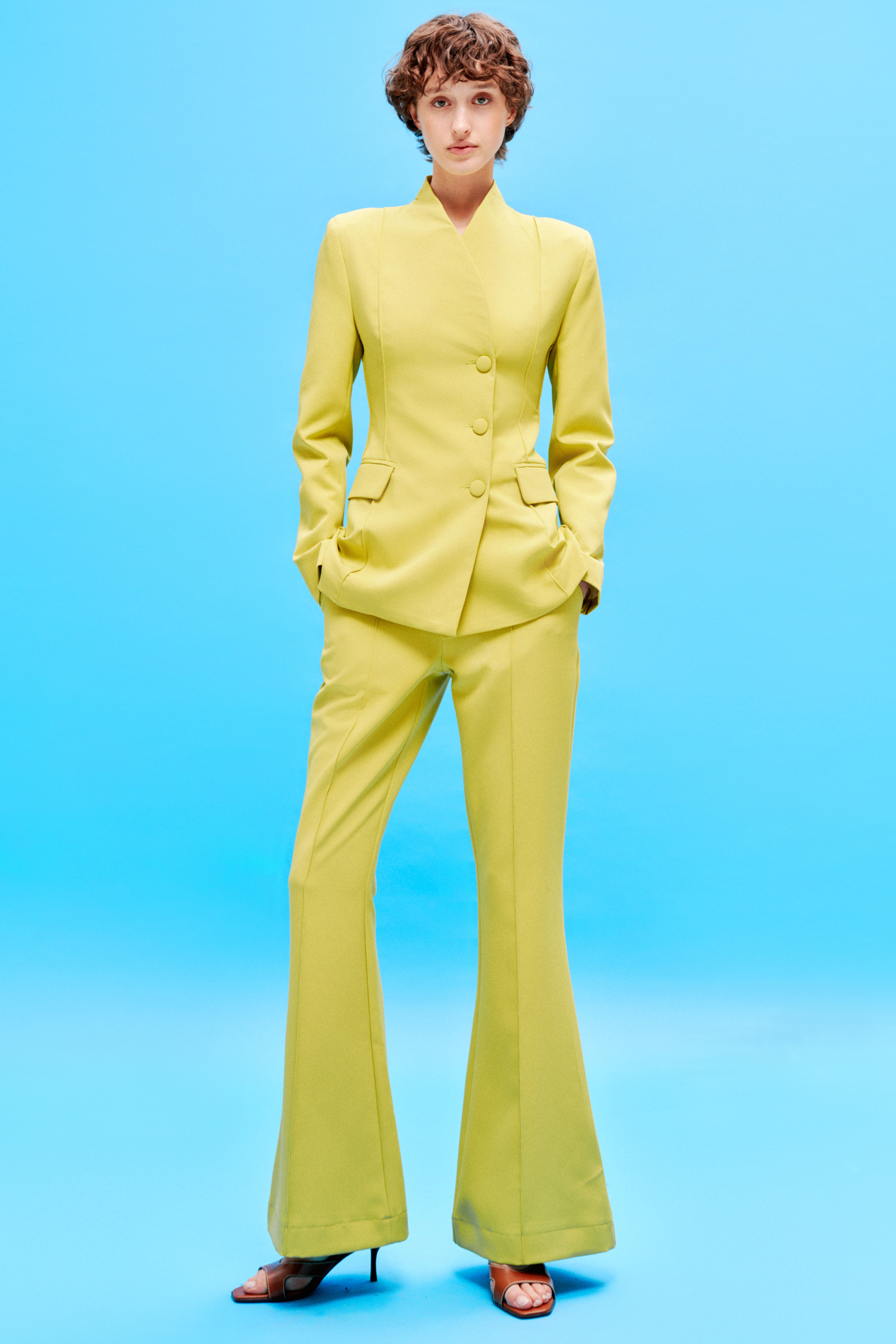 BLAZER WITH A WAIST FIT