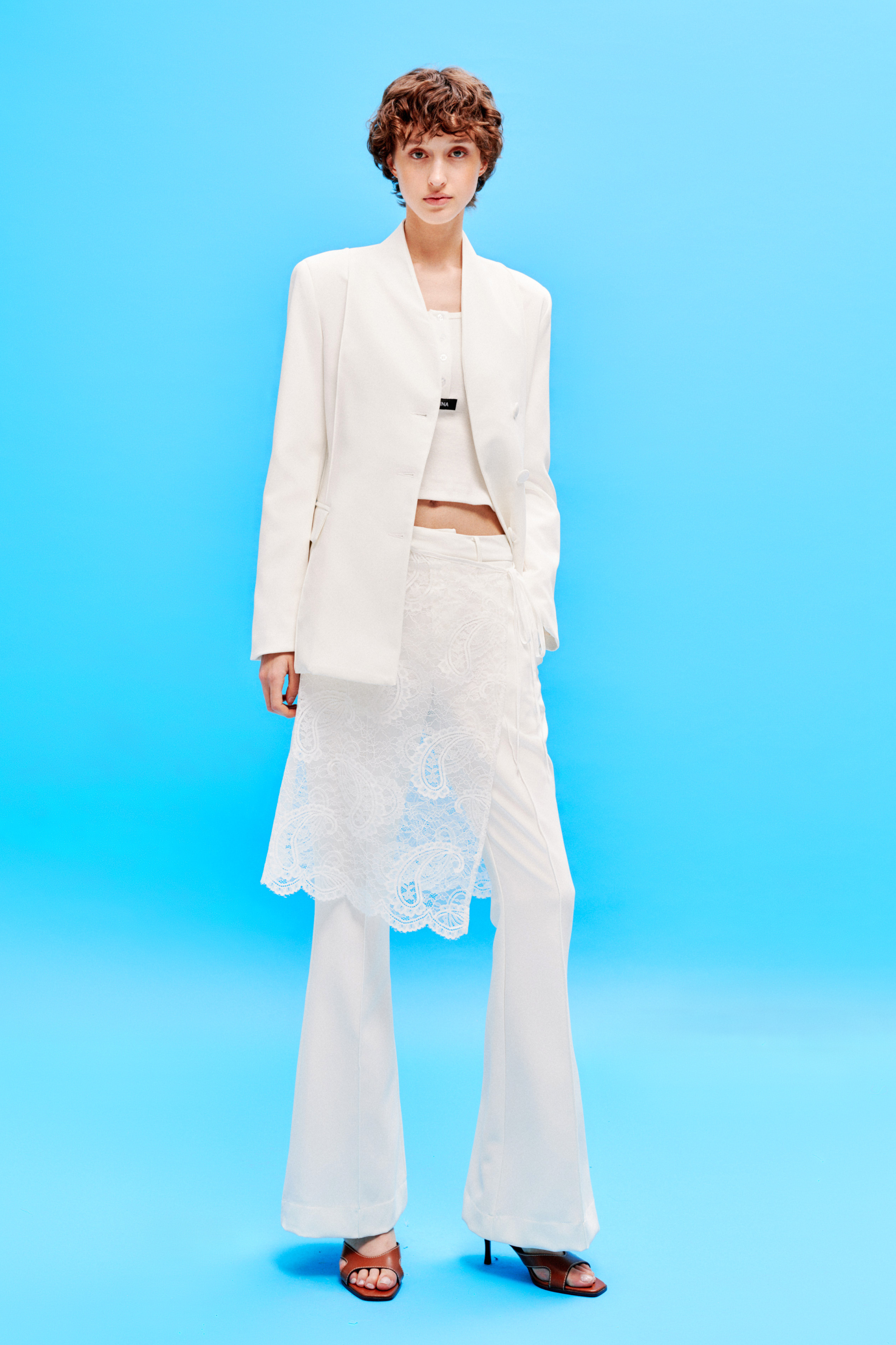 BLAZER WITH A WAIST FIT