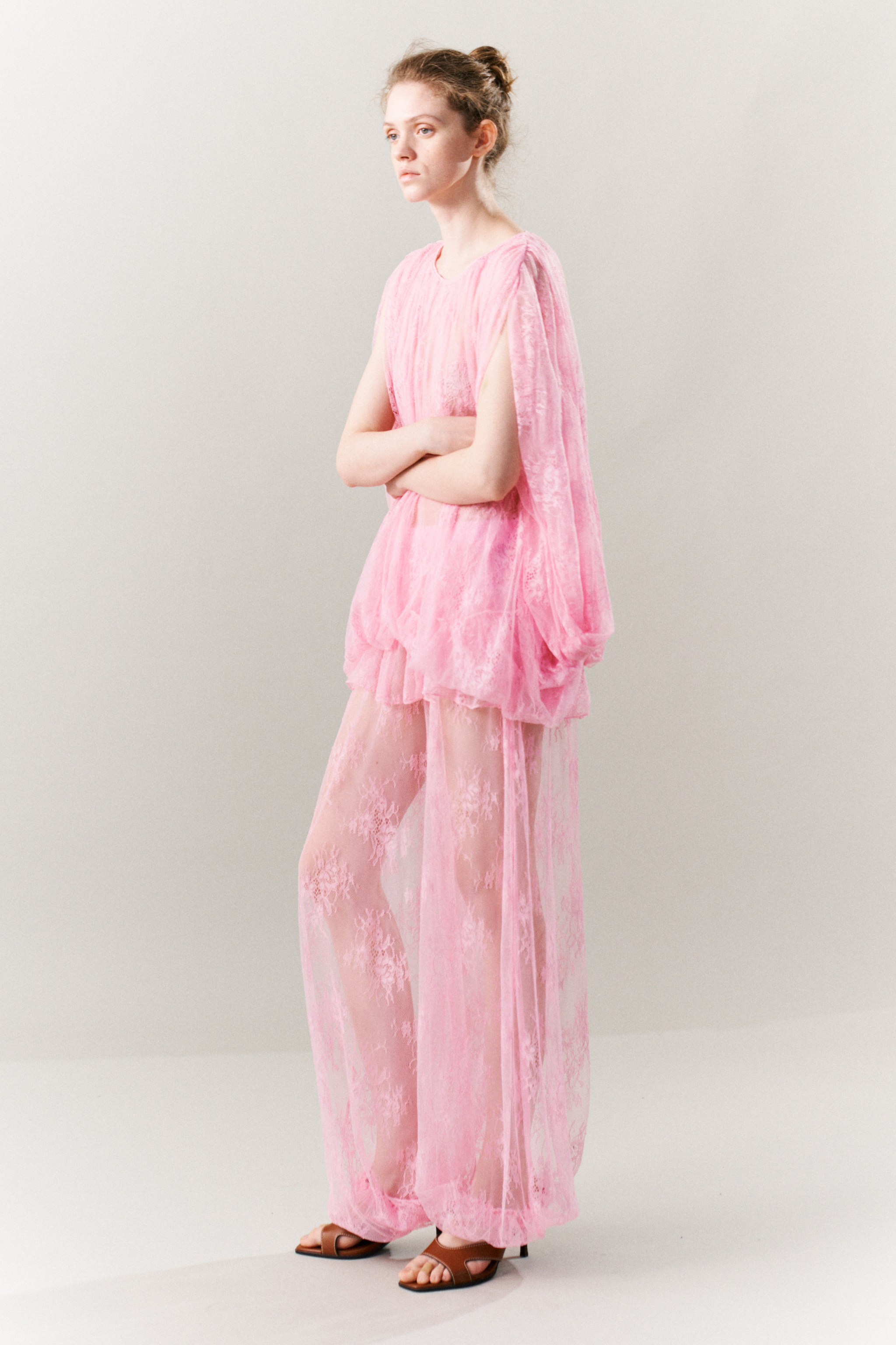 PANTALONI IN PIZZO CON VOLANT