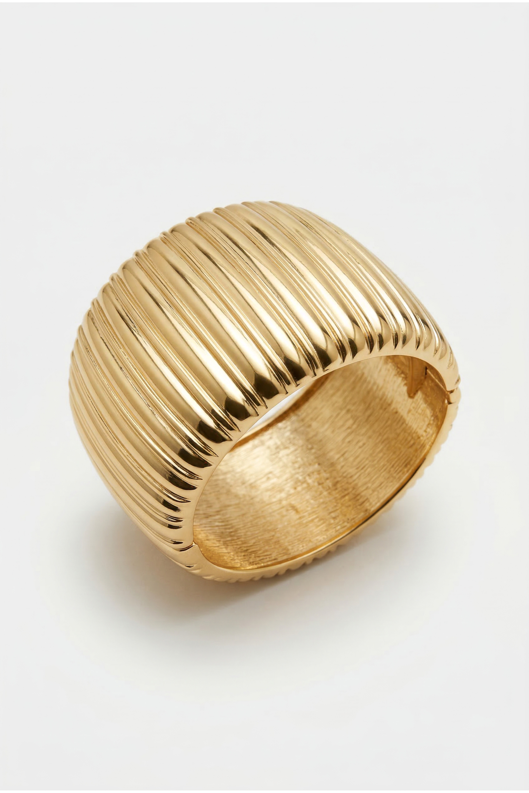 RIBBED DESIGN BANGLE