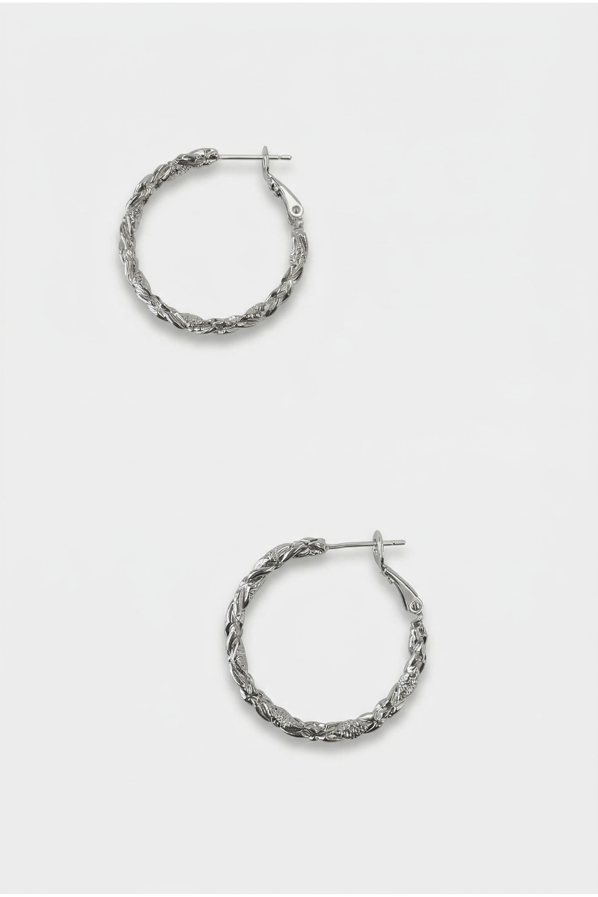 HOOP EARRINGS WITH BRAIDED...