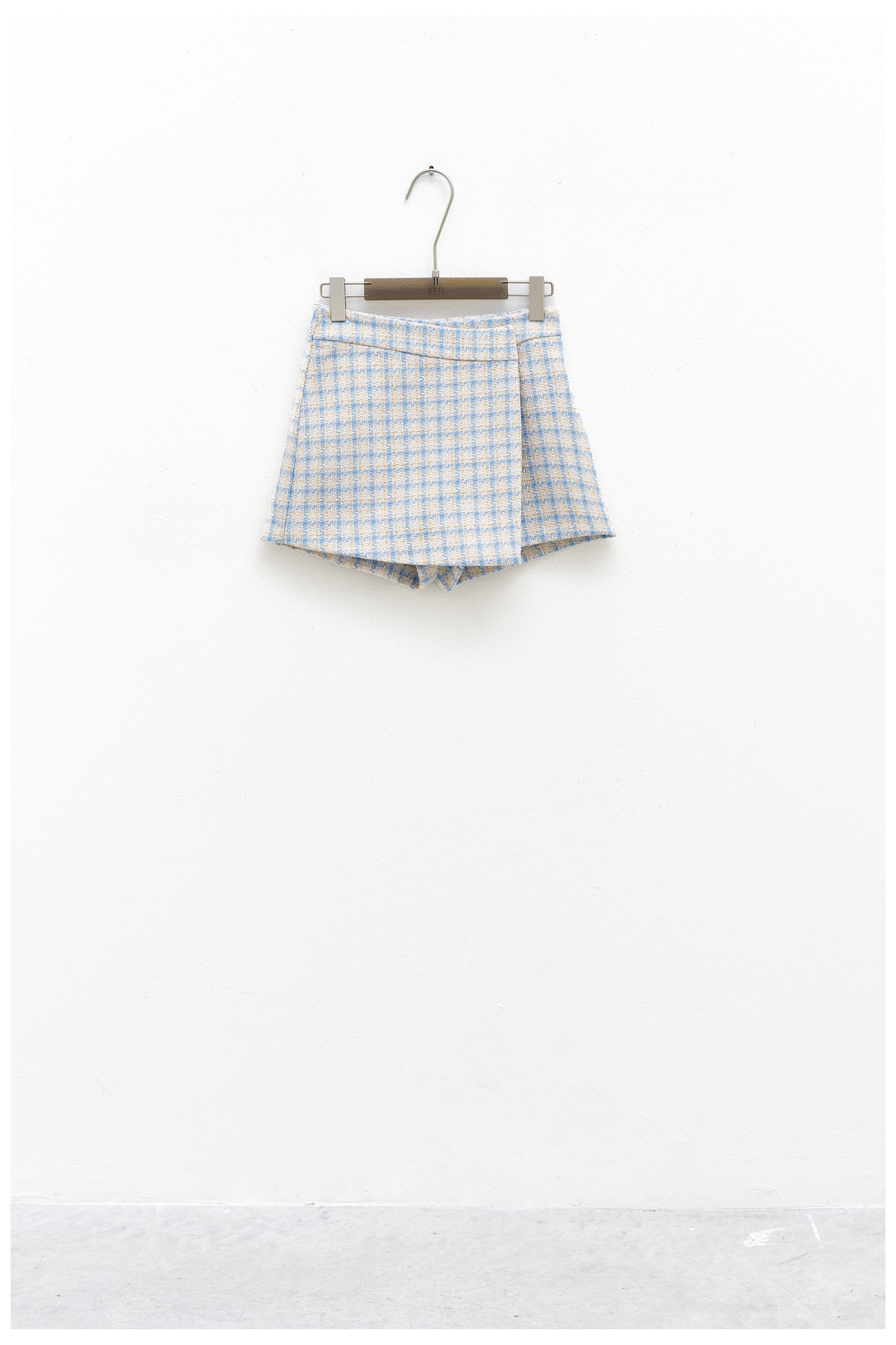SHORTS IN TWEED