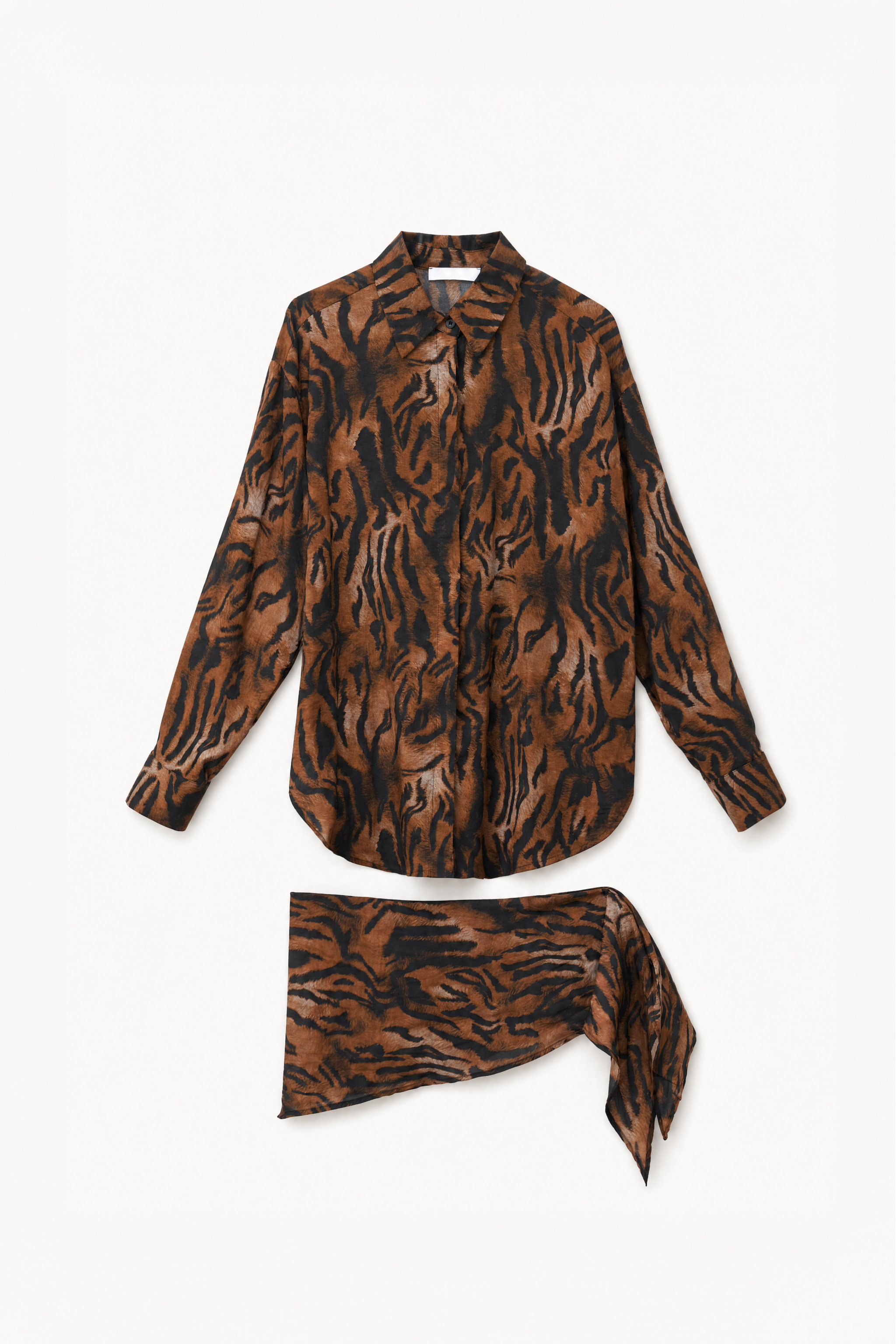 BLUSA CON FOULARD